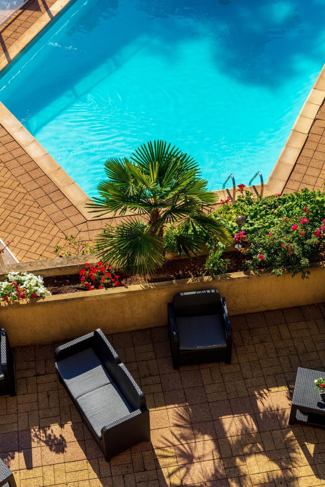 Logis Hotel Noemys Morgon Вілє-Моргон Екстер'єр фото